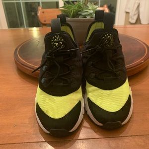 Boys nike huarache size 13